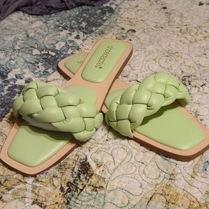 Saara Woven Flat Sandal